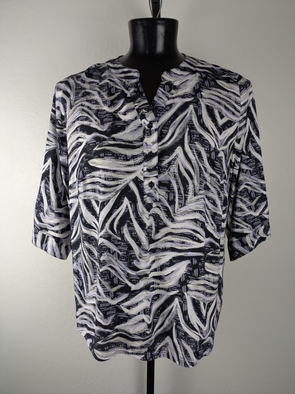 Ulla Popken v-neck peasant top 3/4 sleeve 100% viscose black gray white